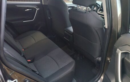 Toyota RAV4, 2021 год, 3 300 000 рублей, 9 фотография