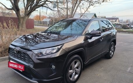Toyota RAV4, 2021 год, 3 300 000 рублей, 3 фотография