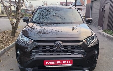 Toyota RAV4, 2021 год, 3 300 000 рублей, 2 фотография