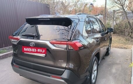 Toyota RAV4, 2021 год, 3 300 000 рублей, 6 фотография