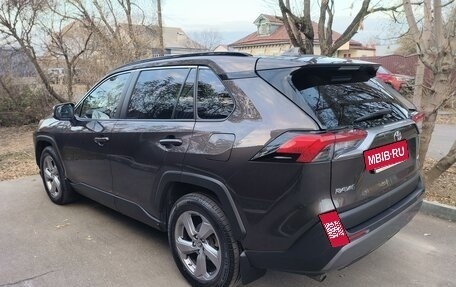 Toyota RAV4, 2021 год, 3 300 000 рублей, 4 фотография