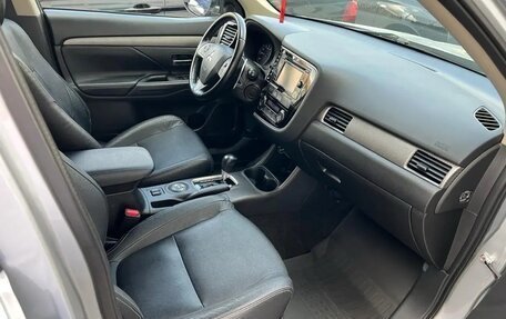 Mitsubishi Outlander III рестайлинг 3, 2014 год, 1 350 000 рублей, 2 фотография
