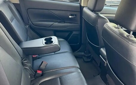 Mitsubishi Outlander III рестайлинг 3, 2014 год, 1 350 000 рублей, 6 фотография