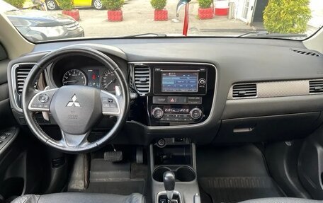 Mitsubishi Outlander III рестайлинг 3, 2014 год, 1 350 000 рублей, 5 фотография