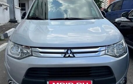 Mitsubishi Outlander III рестайлинг 3, 2014 год, 1 350 000 рублей, 4 фотография