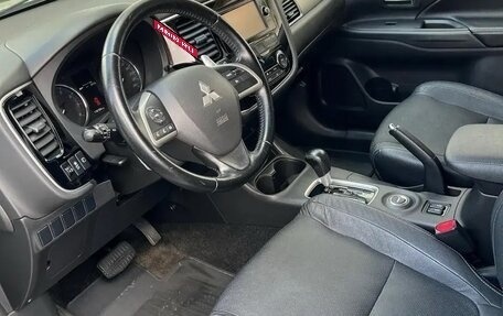 Mitsubishi Outlander III рестайлинг 3, 2014 год, 1 350 000 рублей, 12 фотография