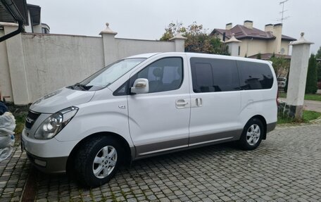 Hyundai Grand Starex Grand Starex I рестайлинг 2, 2012 год, 1 600 000 рублей, 1 фотография