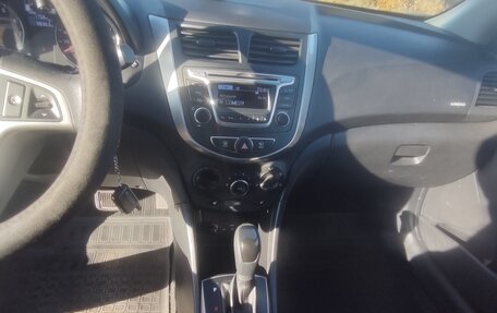 Hyundai Solaris II рестайлинг, 2015 год, 1 350 000 рублей, 21 фотография