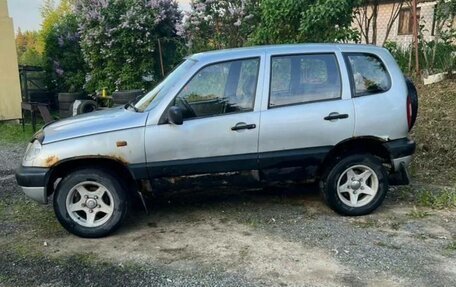 Chevrolet Niva I рестайлинг, 2004 год, 120 000 рублей, 3 фотография