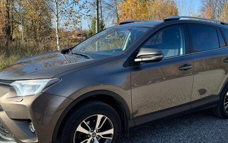Toyota RAV4, 2018 год, 2 700 000 рублей, 2 фотография