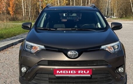 Toyota RAV4, 2018 год, 2 700 000 рублей, 10 фотография