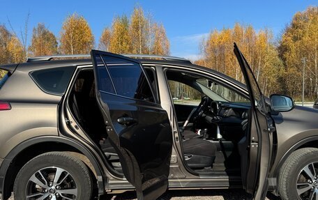 Toyota RAV4, 2018 год, 2 700 000 рублей, 16 фотография