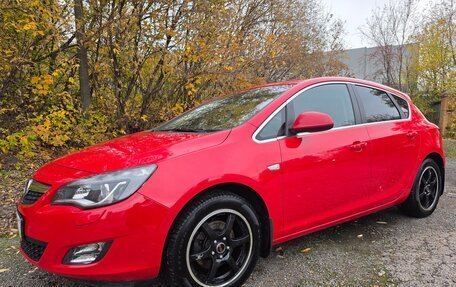 Opel Astra J, 2010 год, 1 050 000 рублей, 21 фотография