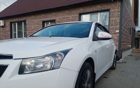 Chevrolet Cruze II, 2010 год, 600 000 рублей, 3 фотография