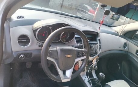 Chevrolet Cruze II, 2010 год, 600 000 рублей, 11 фотография