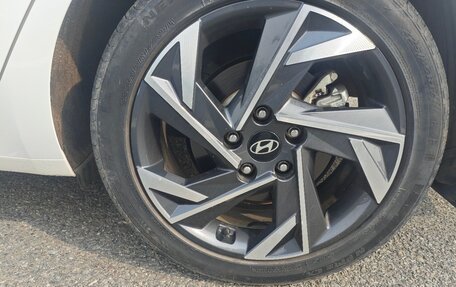 Hyundai Elantra, 2023 год, 1 500 000 рублей, 9 фотография