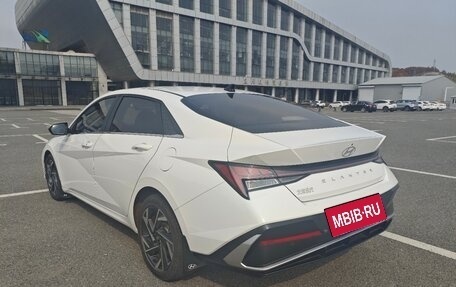 Hyundai Elantra, 2023 год, 1 500 000 рублей, 4 фотография