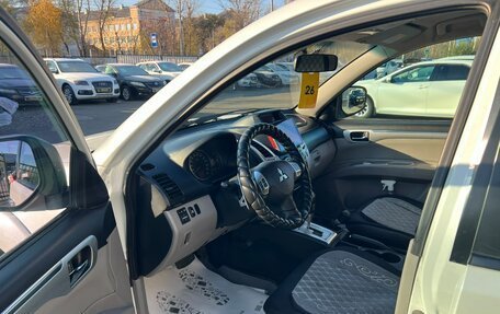 Mitsubishi Pajero Sport II рестайлинг, 2015 год, 1 999 000 рублей, 10 фотография