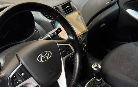 Hyundai Solaris II рестайлинг, 2012 год, 450 000 рублей, 3 фотография