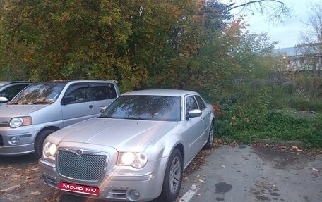 Chrysler 300C II, 2004 год, 535 000 рублей, 1 фотография