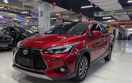 Toyota Yaris XP150 рестайлинг, 2022 год, 1 020 000 рублей, 1 фотография