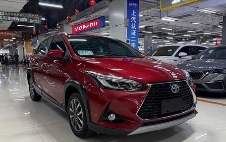 Toyota Yaris XP150 рестайлинг, 2022 год, 1 020 000 рублей, 2 фотография