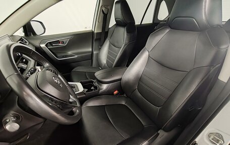 Toyota RAV4, 2021 год, 3 149 000 рублей, 21 фотография