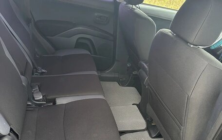 Mitsubishi Outlander III рестайлинг 3, 2011 год, 910 000 рублей, 2 фотография