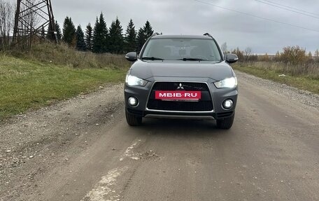Mitsubishi Outlander III рестайлинг 3, 2011 год, 910 000 рублей, 3 фотография