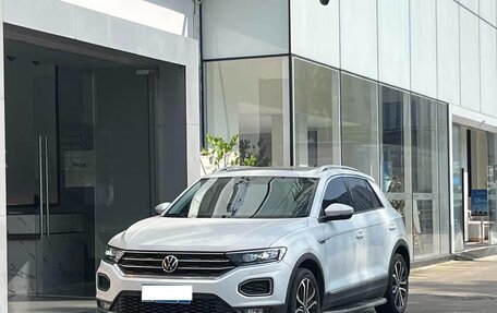 Volkswagen T-Roc I, 2023 год, 1 350 000 рублей, 1 фотография