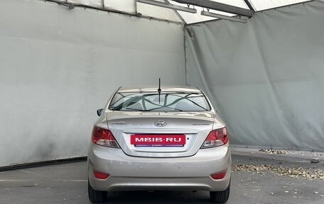Hyundai Solaris II рестайлинг, 2011 год, 720 000 рублей, 6 фотография
