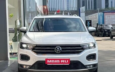 Volkswagen T-Roc I, 2023 год, 1 350 000 рублей, 2 фотография