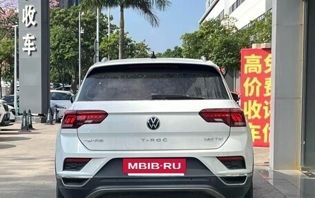Volkswagen T-Roc I, 2023 год, 1 350 000 рублей, 3 фотография