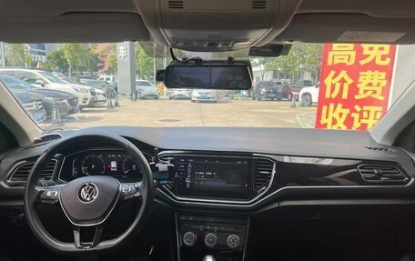 Volkswagen T-Roc I, 2023 год, 1 350 000 рублей, 6 фотография