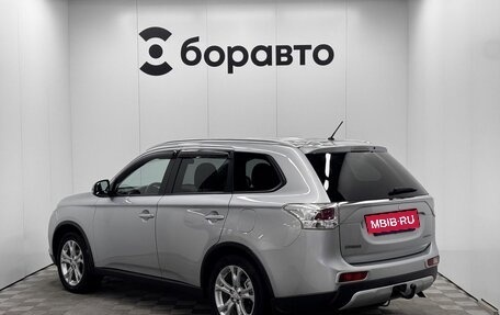 Mitsubishi Outlander III рестайлинг 3, 2014 год, 1 470 000 рублей, 4 фотография