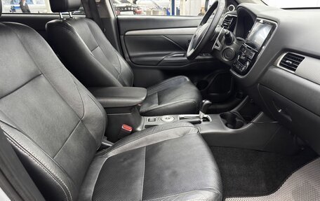 Mitsubishi Outlander III рестайлинг 3, 2014 год, 1 470 000 рублей, 15 фотография