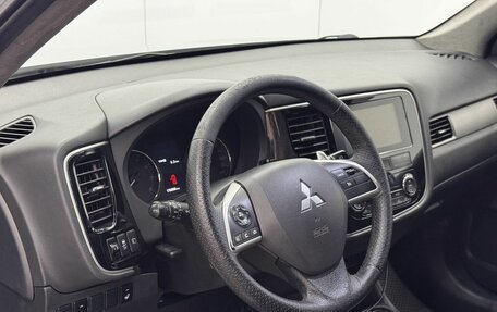 Mitsubishi Outlander III рестайлинг 3, 2014 год, 1 470 000 рублей, 17 фотография