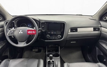 Mitsubishi Outlander III рестайлинг 3, 2014 год, 1 470 000 рублей, 13 фотография