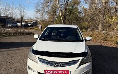 Hyundai Solaris II рестайлинг, 2015 год, 590 000 рублей, 4 фотография