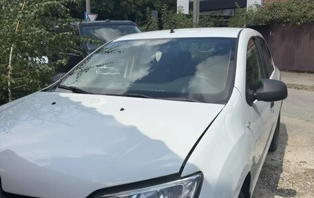 Renault Logan II, 2019 год, 800 000 рублей, 1 фотография