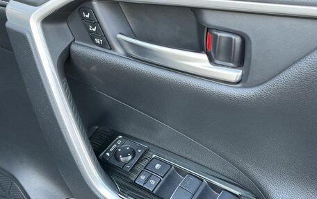 Toyota RAV4, 2019 год, 2 990 000 рублей, 10 фотография