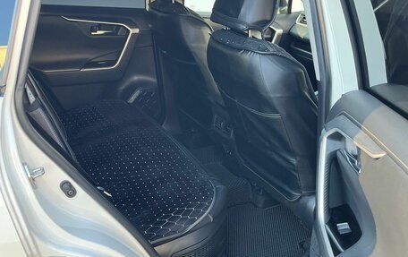 Toyota RAV4, 2019 год, 2 990 000 рублей, 22 фотография
