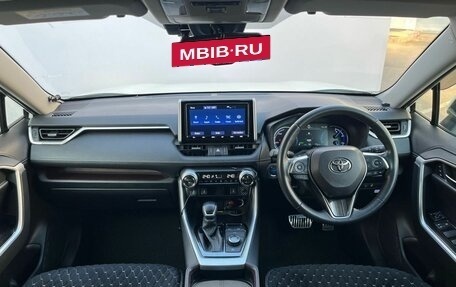 Toyota RAV4, 2019 год, 2 990 000 рублей, 21 фотография