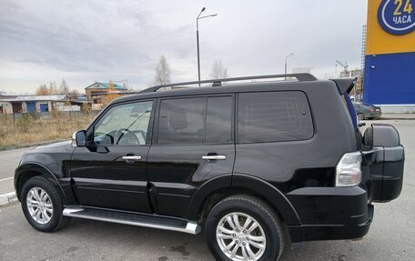 Mitsubishi Pajero IV рестайлинг 2, 2017 год, 2 950 000 рублей, 2 фотография