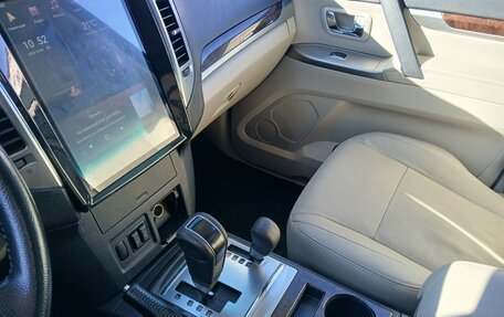 Mitsubishi Pajero IV рестайлинг 2, 2017 год, 2 950 000 рублей, 13 фотография