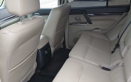 Mitsubishi Pajero IV рестайлинг 2, 2017 год, 2 950 000 рублей, 17 фотография