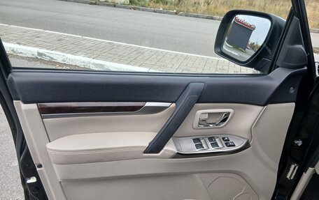 Mitsubishi Pajero IV рестайлинг 2, 2017 год, 2 950 000 рублей, 16 фотография