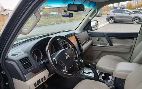 Mitsubishi Pajero IV рестайлинг 2, 2017 год, 2 950 000 рублей, 9 фотография