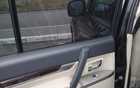 Mitsubishi Pajero IV рестайлинг 2, 2017 год, 2 950 000 рублей, 19 фотография