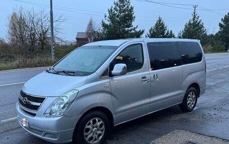 Hyundai Grand Starex Grand Starex I рестайлинг 2, 2010 год, 1 090 000 рублей, 2 фотография